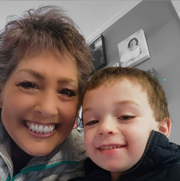 Meet your Posher, Laurie - Picture 1 of 2